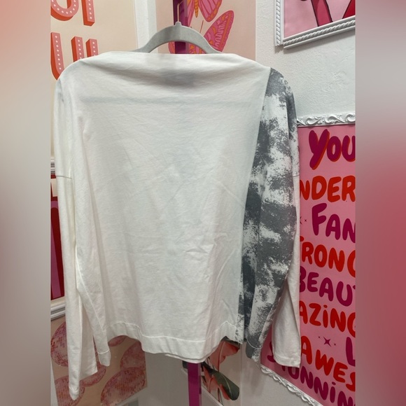 NWT OZAI N KU Allcotton loose boat neck top with a cloudy airbrushed pattern - Picture 6 of 6